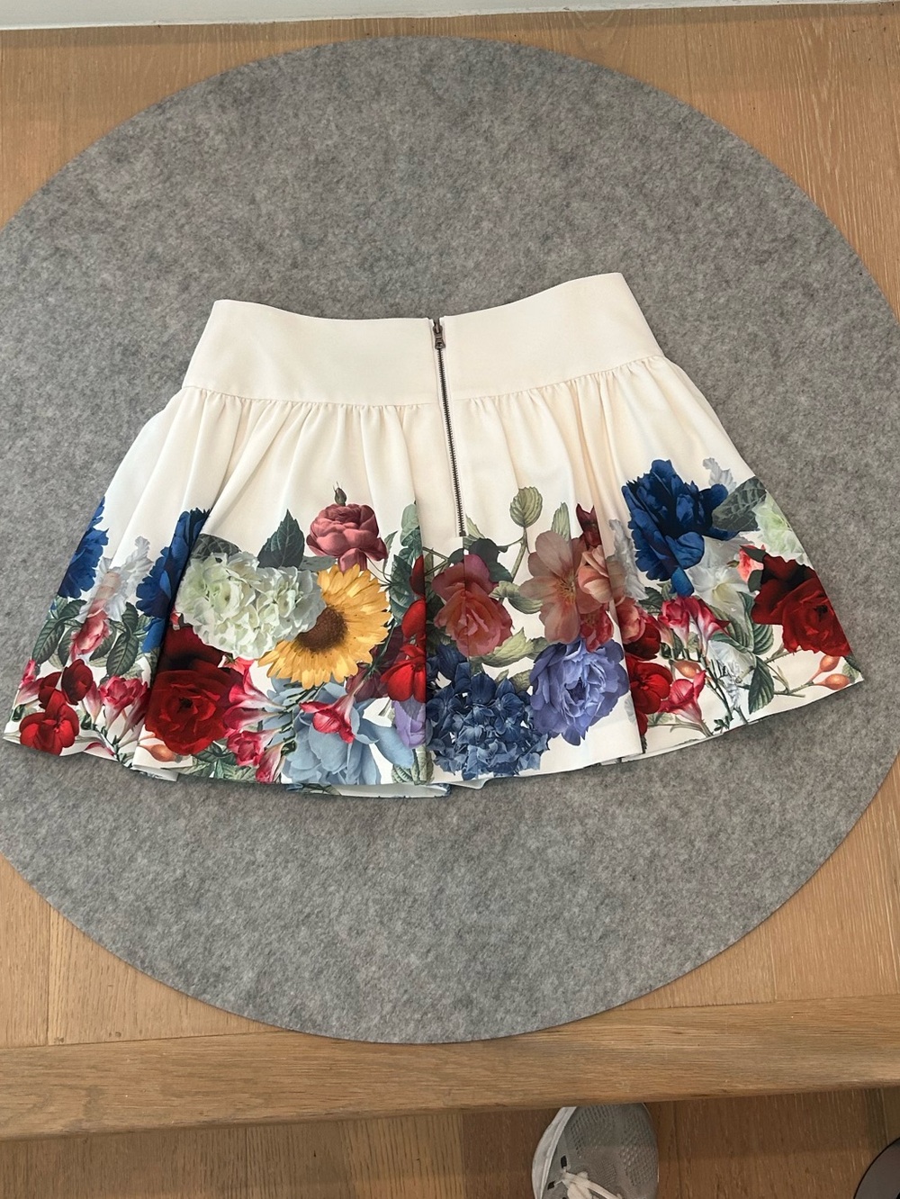 Alice + Olivia White Floral Print Circle Skirt - Picture 3 of 6